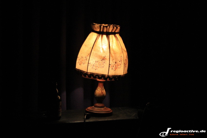 Eine dekorative Lampen illuminierte die Auftritte beim This Charming Man Festial in Mannheim.